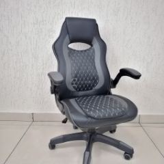 Кресло геймерское Barneo K-37 (черная кожа серые вставки) в Тавде - tavda.mebel24.online | фото